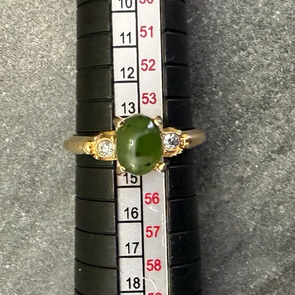 Vintage Avon Green Jade Gold Tone Ring 7 - Picture 16 of 16
